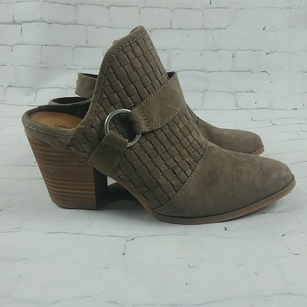 🆕 Olive Back Strap Heeled Bootie Taupe Tan